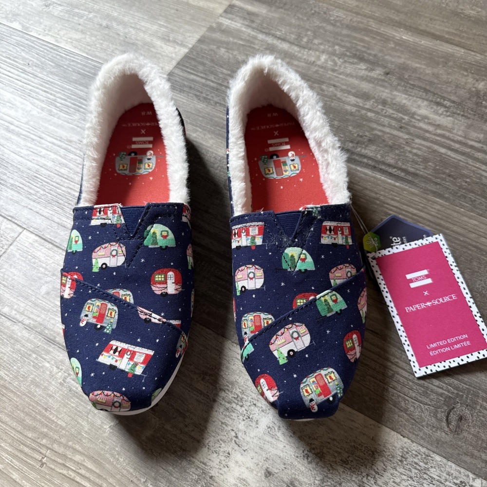 TOMS Alpargata Holiday Campers Print/Faux Fur Women's Flats Size 8  (NEW W/TAGS)
